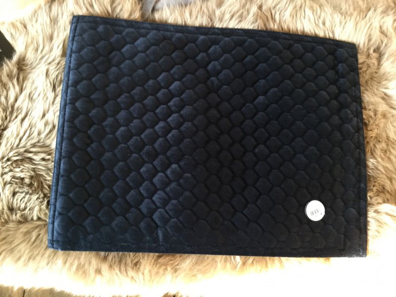 Brikke bikube velur blå 33x45
